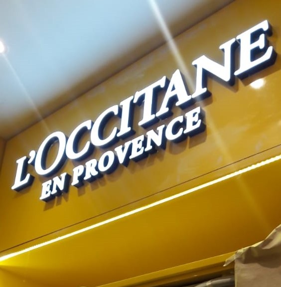 Letrero en Acrilico iluminado- Loccitane