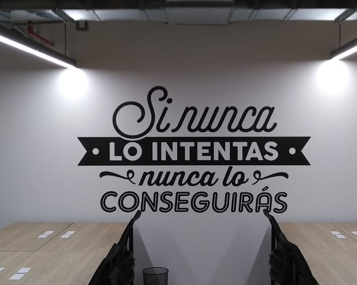 Vinil mate troquelado- Comunal Cowork
