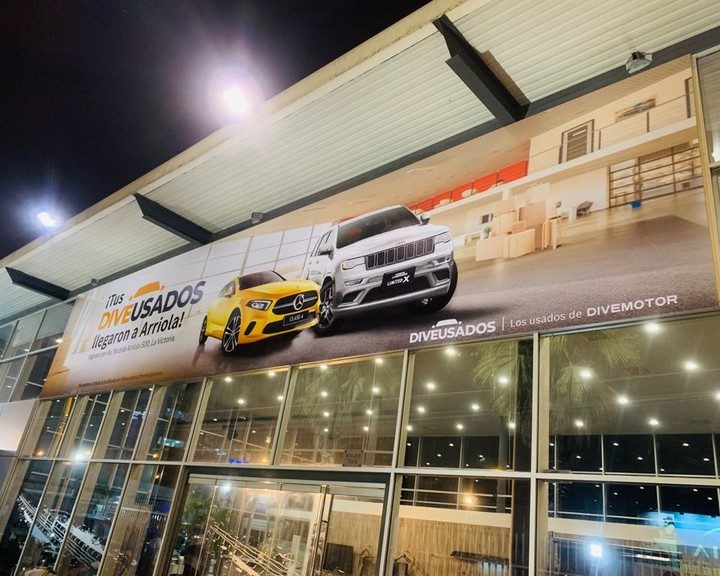BASTIDOR CON BANNER EN IMPRESION UV- DIVEMOTOR ARRIOLA